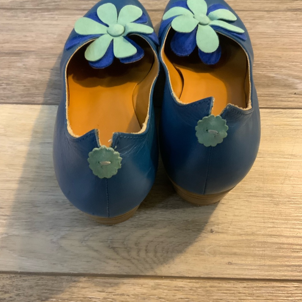 Vladi  Blue and Green Floral Women's Shoes. Size 39 (8 to 8.5) - Picture 5 of 5